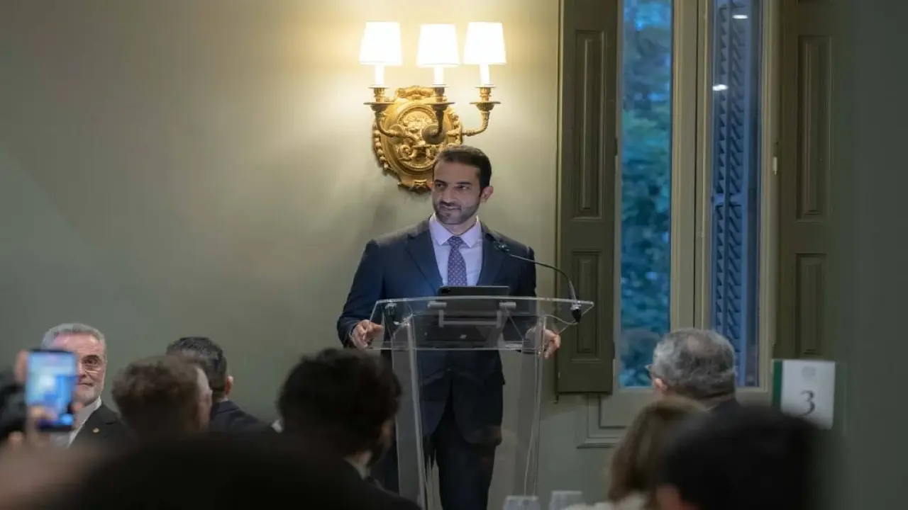 سلطان بن أحمد يؤكد: التعليم استثمار دائم في مستقبل الإنسانية